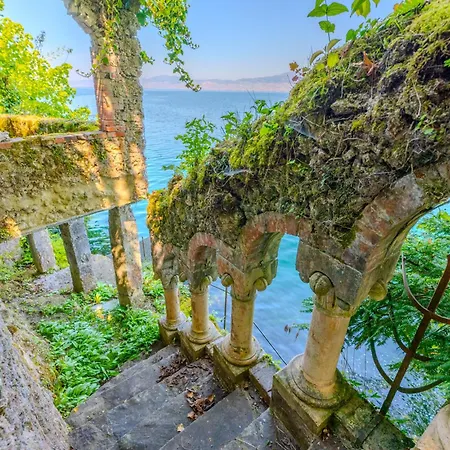 Les Sources Et Grottes Secretes Du Leman 아파트