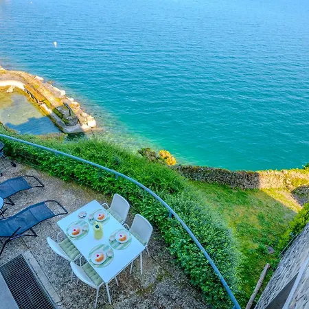 Les Sources Et Grottes Secretes Du Leman 아파트 *
